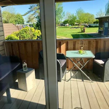 Mobilheim Im Amazonas Camp - Viel Platz Und Komfort * Loitz